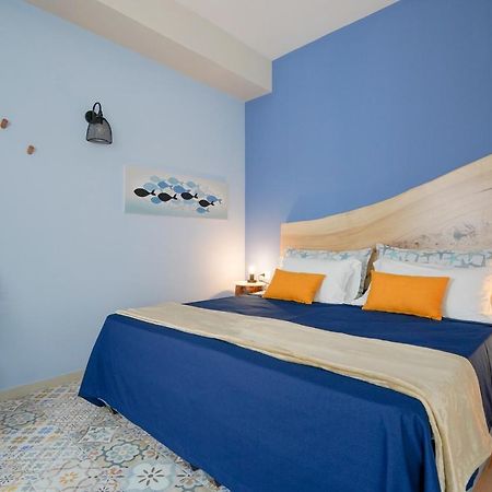Mediterranea Apartment- Central Station - Free Wifi&Netflix Bari Kültér fotó