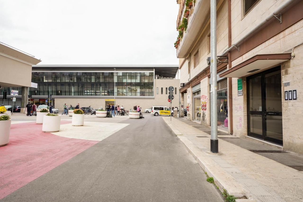 Mediterranea Apartment- Central Station - Free Wifi&Netflix Bari Kültér fotó